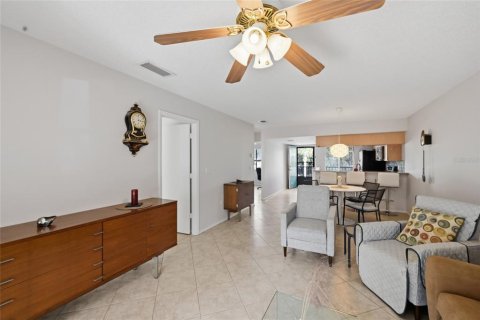 Condo in Sarasota, Florida, 2 bedrooms  № 2211632 - photo 5
