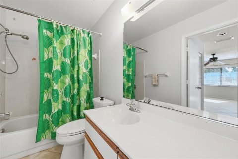Condo in Sarasota, Florida, 2 bedrooms  № 2211632 - photo 13