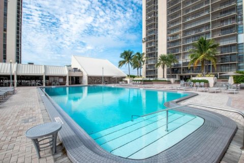 Condominio en alquiler en Aventura, Florida, 2 dormitorios, 115.01 m2 № 1890663 - foto 15