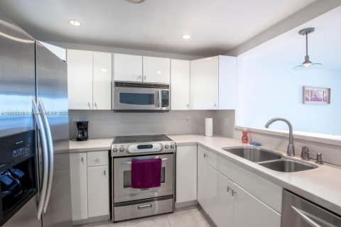 Condominio en alquiler en Aventura, Florida, 2 dormitorios, 115.01 m2 № 1890663 - foto 1