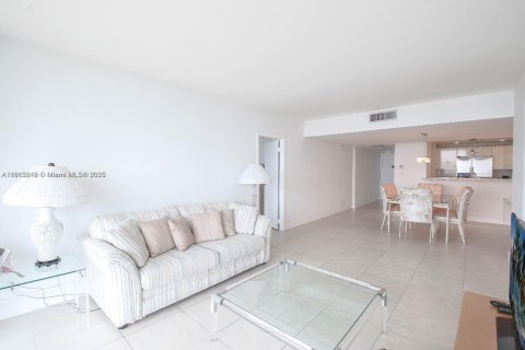 Condominio en alquiler en Aventura, Florida, 2 dormitorios, 115.01 m2 № 1890663 - foto 3