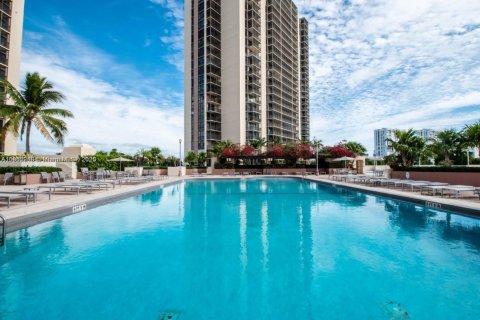 Condominio en alquiler en Aventura, Florida, 2 dormitorios, 115.01 m2 № 1890663 - foto 11