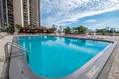 Condominio en alquiler en Aventura, Florida, 2 dormitorios, 115.01 m2 № 1890663 - foto 12