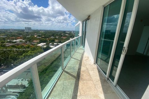 Condominio en alquiler en Miami, Florida, 1 dormitorio, 73.49 m2 № 1967096 - foto 2
