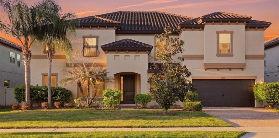 House in Oviedo, Florida 6 bedrooms, 473.52 sq.m. № 2121899