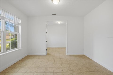 House in Oviedo, Florida 6 bedrooms, 473.52 sq.m. № 2121899 - photo 9