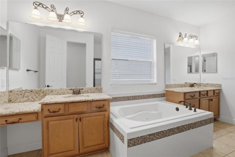 House in Oviedo, Florida 6 bedrooms, 473.52 sq.m. № 2121899 - photo 28