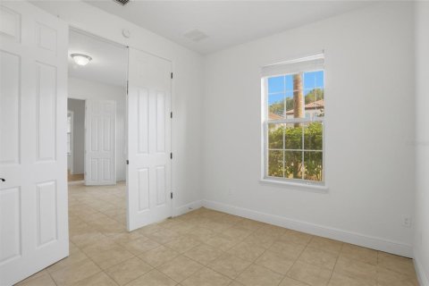 House in Oviedo, Florida 6 bedrooms, 473.52 sq.m. № 2121899 - photo 12