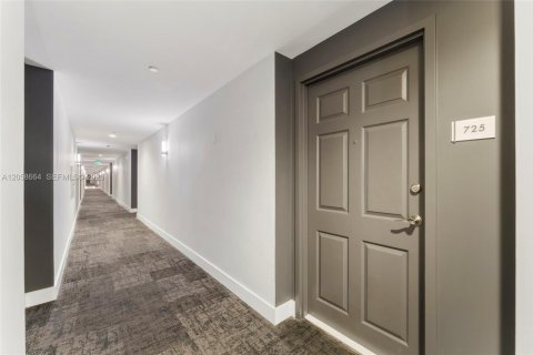 Condo à Hollywood, Floride, 2 chambres  № 2168195