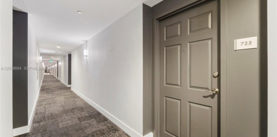Condo à Hollywood, Floride, 2 chambres  № 2168195