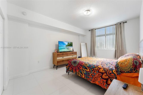 Copropriété à louer à Hollywood, Floride: 2 chambres, 111.48 m2 № 2168195 - photo 16