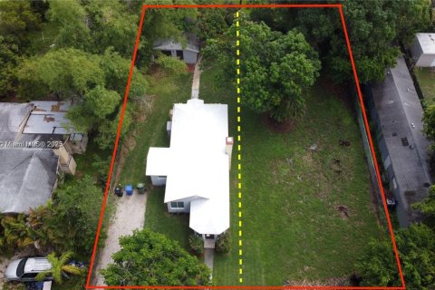 House in Fort Lauderdale, Florida 2 bedrooms, 98.1 sq.m. № 2034297 - photo 2