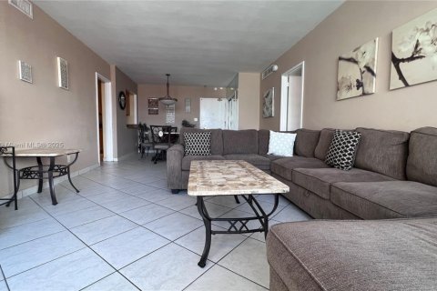 Copropriété à louer à Miami Beach, Floride: 2 chambres, 96.62 m2 № 1922953 - photo 2