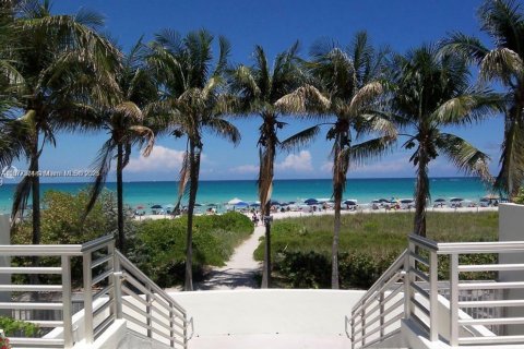 Copropriété à louer à Miami Beach, Floride: 2 chambres, 96.62 m2 № 1922953 - photo 15