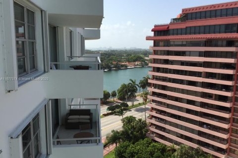 Copropriété à louer à Miami Beach, Floride: 2 chambres, 96.62 m2 № 1922953 - photo 12