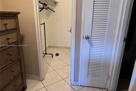 Copropriété à louer à Miami Beach, Floride: 2 chambres, 96.62 m2 № 1922953 - photo 7