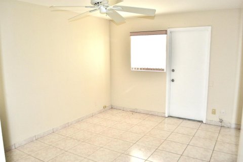 Apartment in Fort Lauderdale, Florida 2 bedrooms, 112.41 sq.m. № 2184112 - photo 12