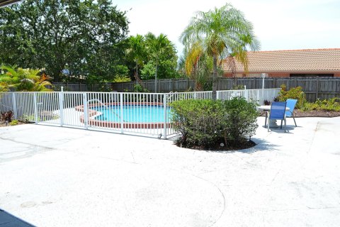 Apartment in Fort Lauderdale, Florida 2 bedrooms, 112.41 sq.m. № 2184112 - photo 18