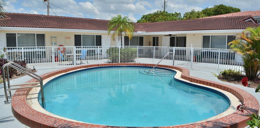 Apartment in Fort Lauderdale, Florida 2 bedrooms, 112.41 sq.m. № 2184112