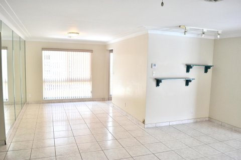 Apartment in Fort Lauderdale, Florida 2 bedrooms, 112.41 sq.m. № 2184112 - photo 10
