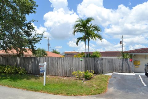 Apartment in Fort Lauderdale, Florida 2 bedrooms, 112.41 sq.m. № 2184112 - photo 20