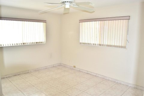 Apartment in Fort Lauderdale, Florida 2 bedrooms, 112.41 sq.m. № 2184112 - photo 13