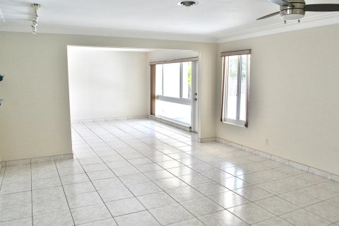 Apartment in Fort Lauderdale, Florida 2 bedrooms, 112.41 sq.m. № 2184112 - photo 11