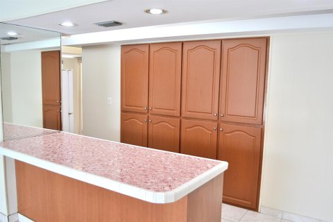 Apartment in Fort Lauderdale, Florida 2 bedrooms, 112.41 sq.m. № 2184112 - photo 4