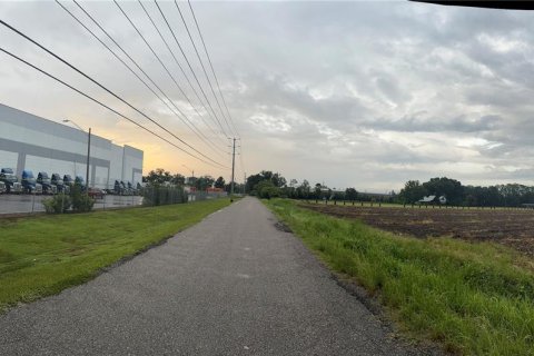 Commercial property in Lakeland, Florida № 1548091 - photo 2