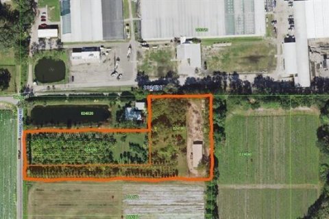 Commercial property in Lakeland, Florida № 1548091 - photo 1