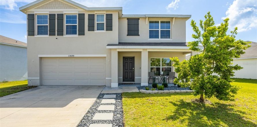 House in Dade City, Florida 5 bedrooms, 242.01 sq.m. № 2096134