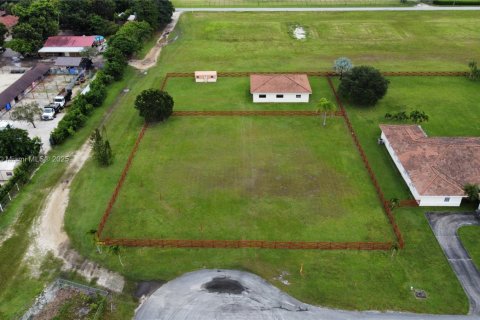 Propiedad comercial en venta en Homestead, Florida № 1763508 - foto 1