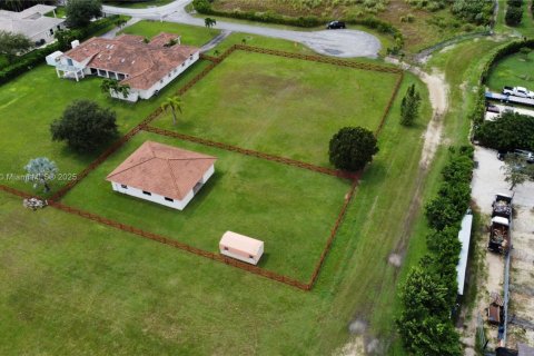 Propiedad comercial en venta en Homestead, Florida № 1763508 - foto 18