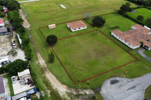 Propiedad comercial en venta en Homestead, Florida № 1763508 - foto 21