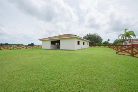 Propiedad comercial en venta en Homestead, Florida № 1763508 - foto 4