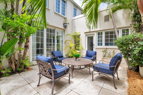 Apartment in Palm Beach, Florida 2 bedrooms, 117.15 sq.m. № 2158333 - photo 16
