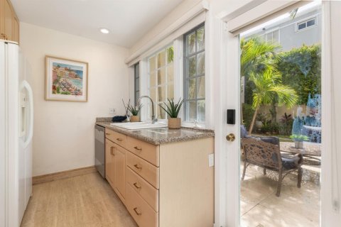 Apartment in Palm Beach, Florida 2 bedrooms, 117.15 sq.m. № 2158333 - photo 7