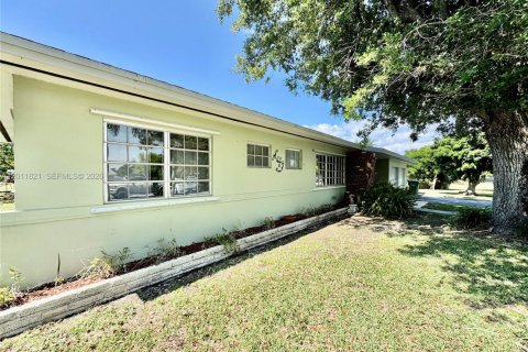 House in Homestead, Florida 4 bedrooms, 176.33 sq.m. № 2074889 - photo 6