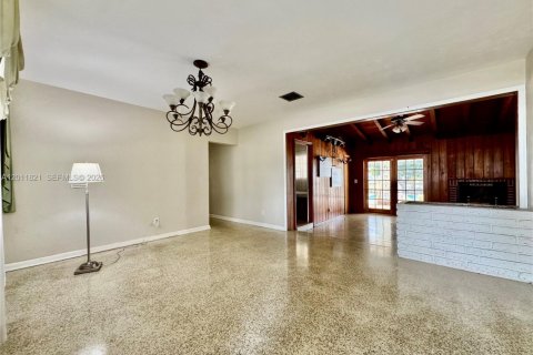 House in Homestead, Florida 4 bedrooms, 176.33 sq.m. № 2074889 - photo 9