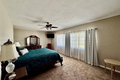 House in Homestead, Florida 4 bedrooms, 176.33 sq.m. № 2074889 - photo 16