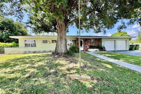 House in Homestead, Florida 4 bedrooms, 176.33 sq.m. № 2074889 - photo 2