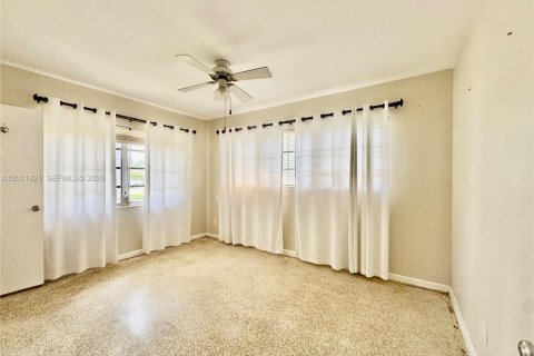 House in Homestead, Florida 4 bedrooms, 176.33 sq.m. № 2074889 - photo 12