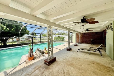 House in Homestead, Florida 4 bedrooms, 176.33 sq.m. № 2074889 - photo 22