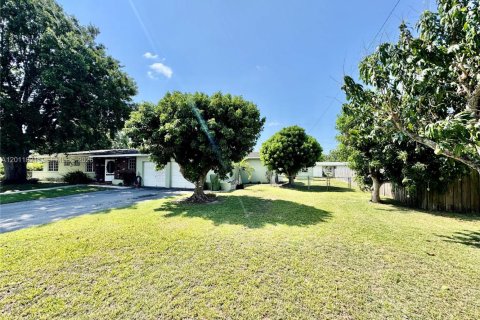 House in Homestead, Florida 4 bedrooms, 176.33 sq.m. № 2074889 - photo 5