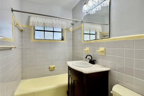 House in Homestead, Florida 4 bedrooms, 176.33 sq.m. № 2074889 - photo 13