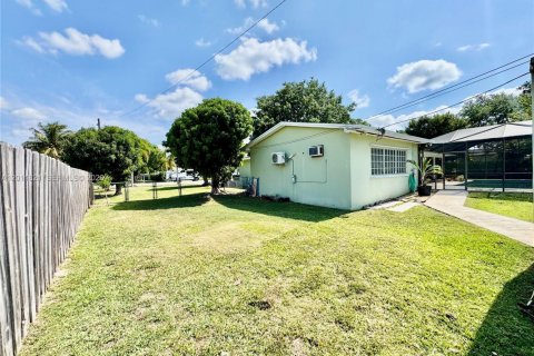 House in Homestead, Florida 4 bedrooms, 176.33 sq.m. № 2074889 - photo 7