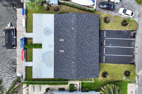 House in Pompano Beach, Florida 4 bedrooms, 125.42 sq.m. № 984499 - photo 1