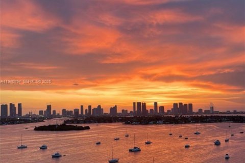 Купить кондоминиум в Майами-Бич, Флорида 3 спальни, 220.55м2, № 1998047 - фото 24