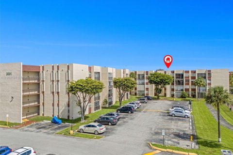 Copropriété à vendre à Miami, Floride: 2 chambres, 100.89 m2 № 1890513 - photo 1