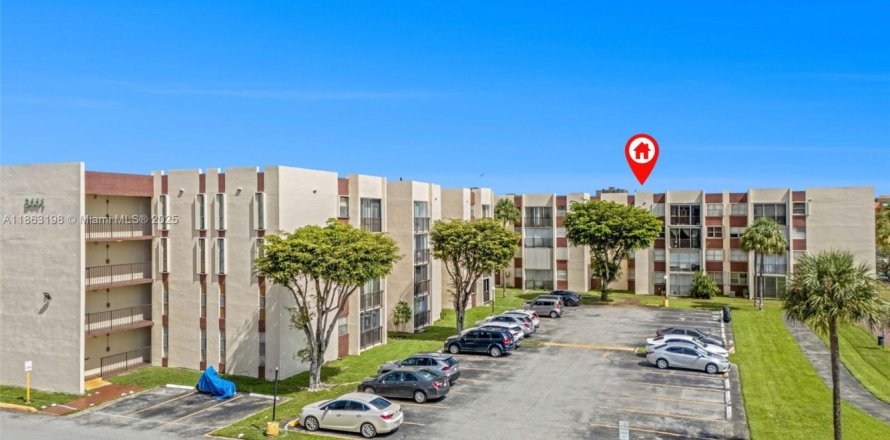 Condo in Miami, Florida, 2 bedrooms № 1890513